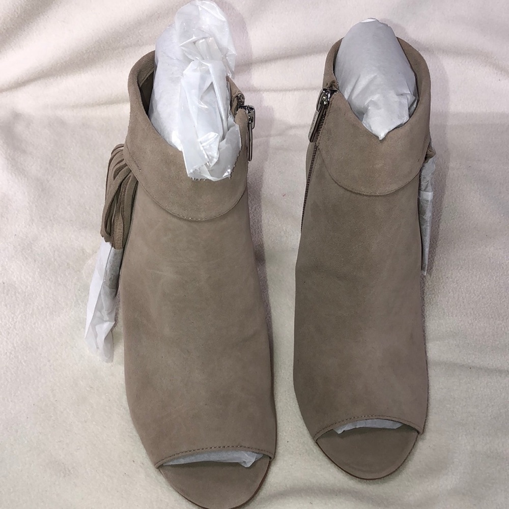 VINCE CAMUTO VO-KERINA CASHMERE HEELS